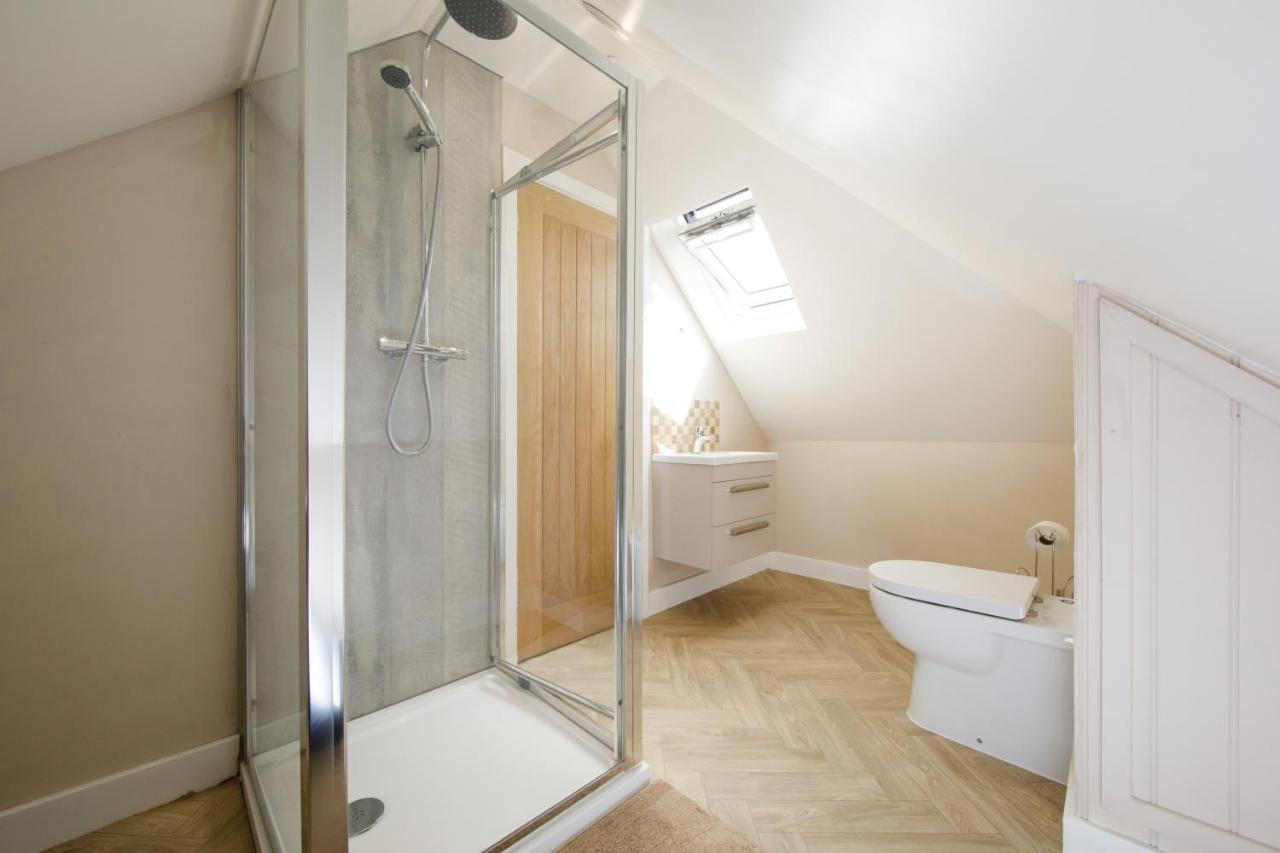 'Orchard Croft Lodge - Chichester', Book-Direct, New Home 1,367 Sq' Ft' , Can Sleep 8 On Request , Split & Link 'Super King' Size Beds, Free Wi-Fi, Sky Tv & Sky Sports, 9 - Minutes From West Wittering Beach, Very Quiet Location, Dog Friendly Luaran gambar