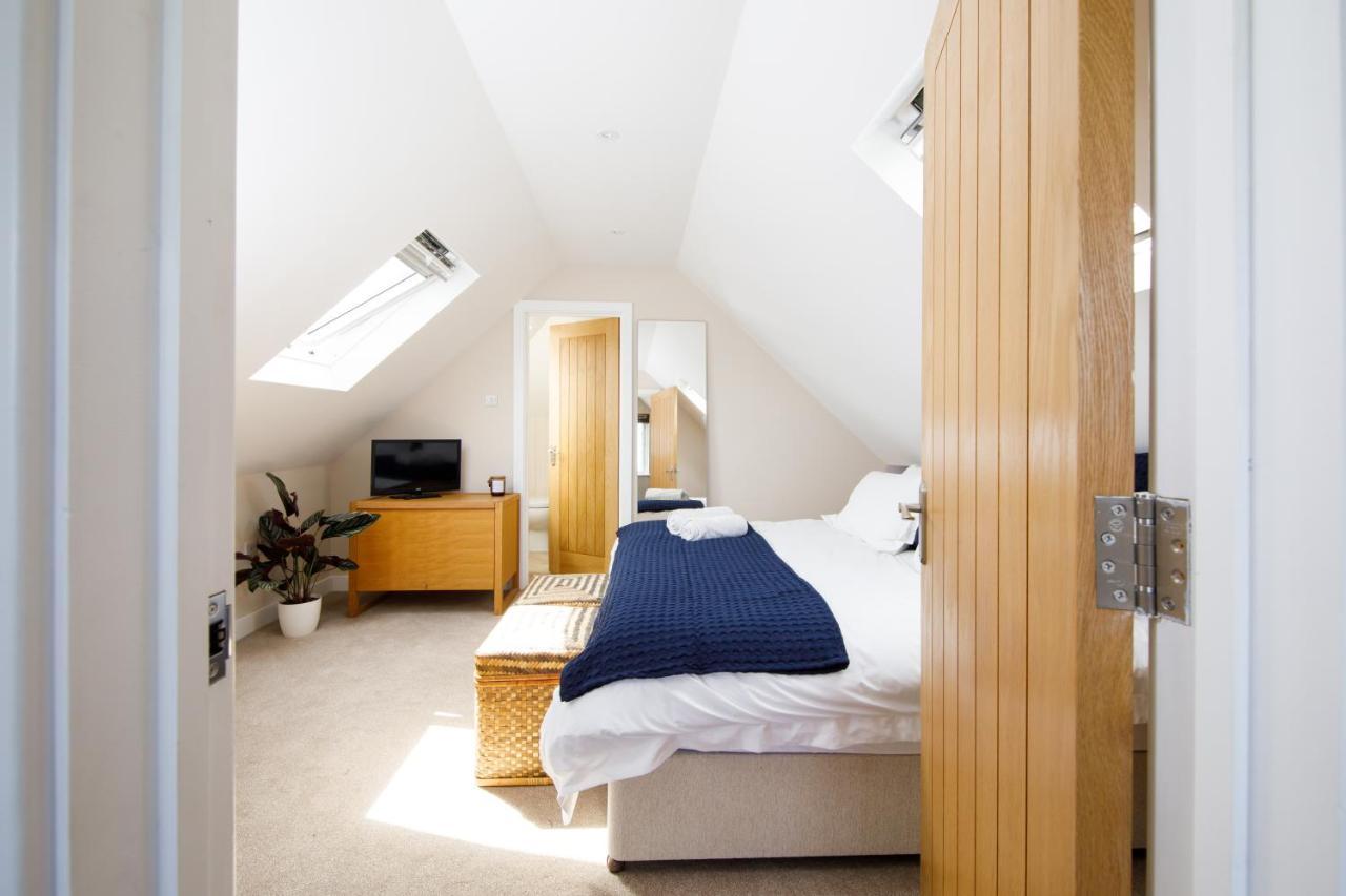 'Orchard Croft Lodge - Chichester', Book-Direct, New Home 1,367 Sq' Ft' , Can Sleep 8 On Request , Split & Link 'Super King' Size Beds, Free Wi-Fi, Sky Tv & Sky Sports, 9 - Minutes From West Wittering Beach, Very Quiet Location, Dog Friendly Luaran gambar