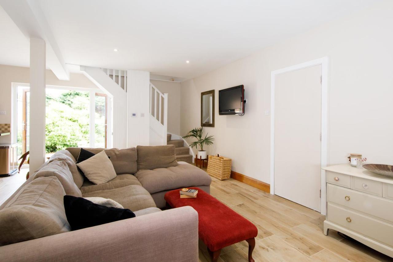 'Orchard Croft Lodge - Chichester', Book-Direct, New Home 1,367 Sq' Ft' , Can Sleep 8 On Request , Split & Link 'Super King' Size Beds, Free Wi-Fi, Sky Tv & Sky Sports, 9 - Minutes From West Wittering Beach, Very Quiet Location, Dog Friendly Luaran gambar