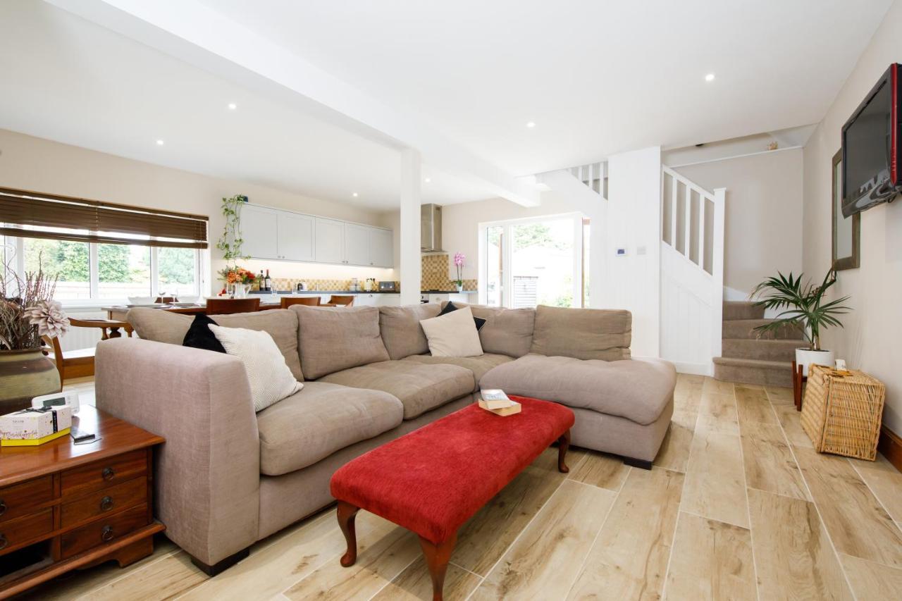 'Orchard Croft Lodge - Chichester', Book-Direct, New Home 1,367 Sq' Ft' , Can Sleep 8 On Request , Split & Link 'Super King' Size Beds, Free Wi-Fi, Sky Tv & Sky Sports, 9 - Minutes From West Wittering Beach, Very Quiet Location, Dog Friendly Luaran gambar