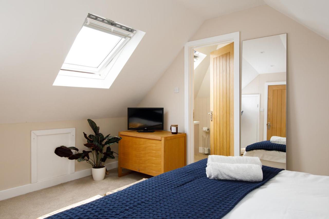 'Orchard Croft Lodge - Chichester', Book-Direct, New Home 1,367 Sq' Ft' , Can Sleep 8 On Request , Split & Link 'Super King' Size Beds, Free Wi-Fi, Sky Tv & Sky Sports, 9 - Minutes From West Wittering Beach, Very Quiet Location, Dog Friendly Luaran gambar
