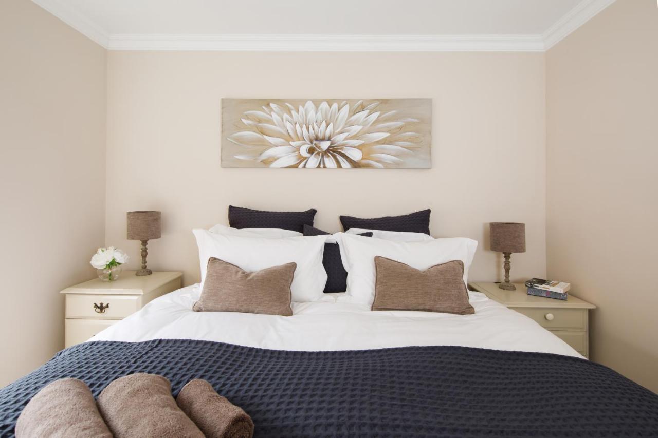 'Orchard Croft Lodge - Chichester', Book-Direct, New Home 1,367 Sq' Ft' , Can Sleep 8 On Request , Split & Link 'Super King' Size Beds, Free Wi-Fi, Sky Tv & Sky Sports, 9 - Minutes From West Wittering Beach, Very Quiet Location, Dog Friendly Luaran gambar