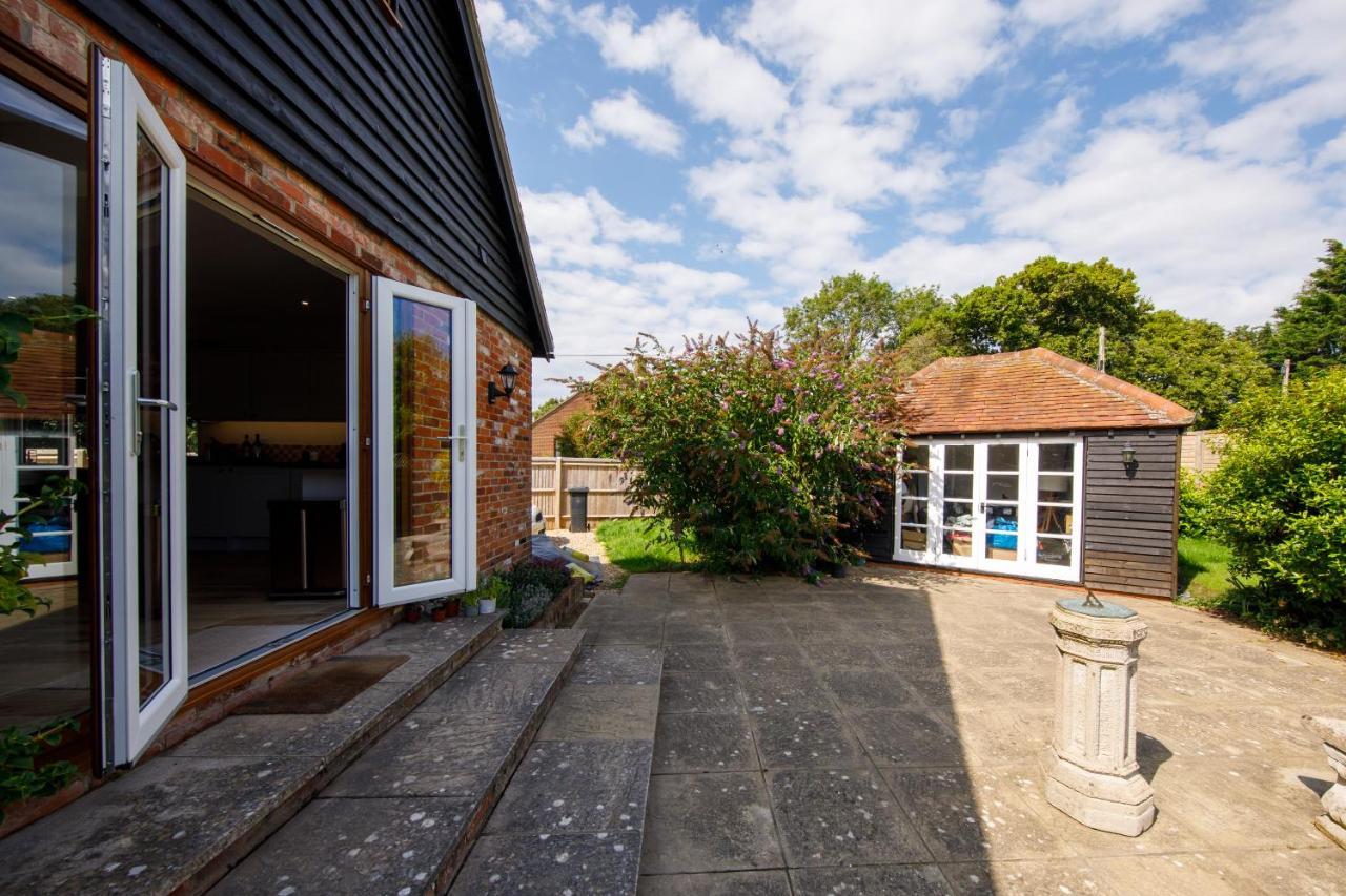 'Orchard Croft Lodge - Chichester', Book-Direct, New Home 1,367 Sq' Ft' , Can Sleep 8 On Request , Split & Link 'Super King' Size Beds, Free Wi-Fi, Sky Tv & Sky Sports, 9 - Minutes From West Wittering Beach, Very Quiet Location, Dog Friendly Luaran gambar