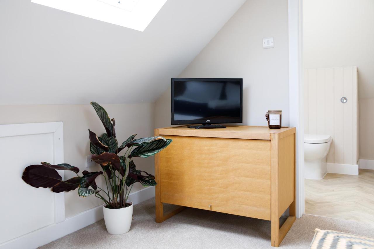 'Orchard Croft Lodge - Chichester', Book-Direct, New Home 1,367 Sq' Ft' , Can Sleep 8 On Request , Split & Link 'Super King' Size Beds, Free Wi-Fi, Sky Tv & Sky Sports, 9 - Minutes From West Wittering Beach, Very Quiet Location, Dog Friendly Luaran gambar
