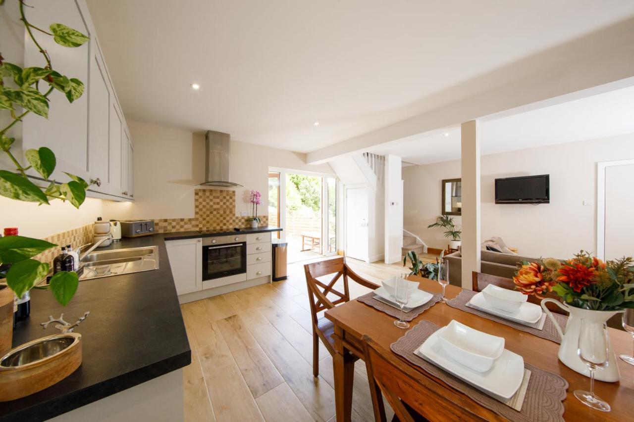 'Orchard Croft Lodge - Chichester', Book-Direct, New Home 1,367 Sq' Ft' , Can Sleep 8 On Request , Split & Link 'Super King' Size Beds, Free Wi-Fi, Sky Tv & Sky Sports, 9 - Minutes From West Wittering Beach, Very Quiet Location, Dog Friendly Luaran gambar