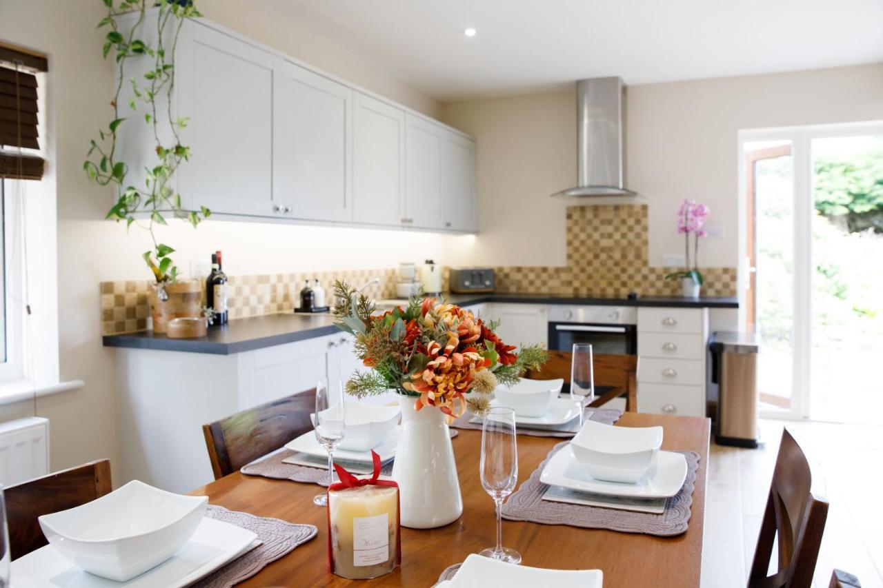 'Orchard Croft Lodge - Chichester', Book-Direct, New Home 1,367 Sq' Ft' , Can Sleep 8 On Request , Split & Link 'Super King' Size Beds, Free Wi-Fi, Sky Tv & Sky Sports, 9 - Minutes From West Wittering Beach, Very Quiet Location, Dog Friendly Luaran gambar