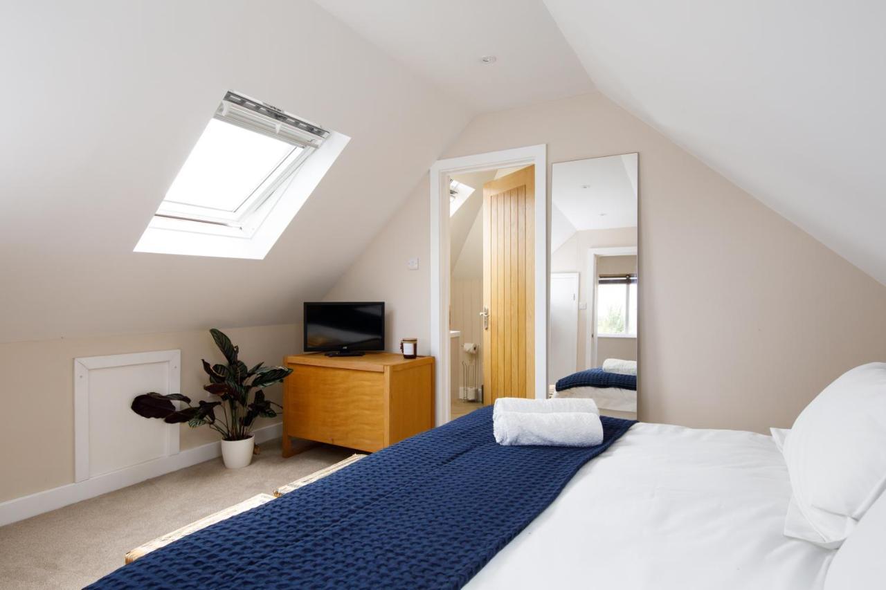 'Orchard Croft Lodge - Chichester', Book-Direct, New Home 1,367 Sq' Ft' , Can Sleep 8 On Request , Split & Link 'Super King' Size Beds, Free Wi-Fi, Sky Tv & Sky Sports, 9 - Minutes From West Wittering Beach, Very Quiet Location, Dog Friendly Luaran gambar